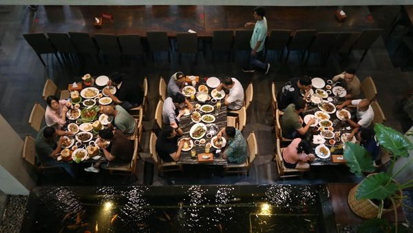 Mencicipi Aneka Hidangan Laut di Wiro Sableng Garden