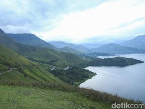 Pantai Sepanjang 22 Km Akan Dibangun di Danau Toba Pantai Sepanjang 22 Km Akan Dibangun di Danau Toba