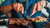 10 Tanda Restoran dengan Makanan Tak Enak dan Pelayanan Buruk