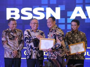 Pemkab Sukabumi Raih Penghargaan BSSN Award