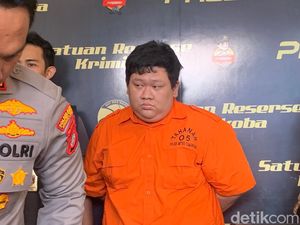 Tampang Mahasiswa Tersangka Penipuan Tiket Coldplay Dibekuk Polres Jakbar Tampang Mahasiswa Tersangka Penipuan Tiket Coldplay Dibekuk Polres Jakbar