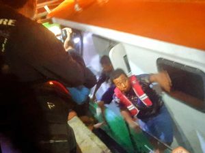 KLM Tunas Abadi Karam Dihantam Ombak di Perairan Situbondo, 4 ABK Selamat KLM Tunas Abadi Karam Dihantam Ombak di Perairan Situbondo, 4 ABK Selamat