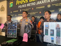 Mahasiswa Pakai Duit Hasil Tipu-tipu Tiket Coldplay buat Beli Sepatu Bermerek