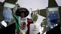 Menjelang laga tersebut, penduduk Istanbul menggelar acara, festival, dan kompetisi untuk fans dimulai di Yenikapi Festival Park (Etkinlik Alani), yang pemandangan lautnya menakjubkan.  