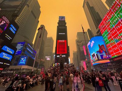 Potret Times Square Dikepung Kabut Asap Karhutla Kanada