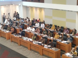 4 Menko Jokowi Raker Bersama Banggar DPR, Singgung Pemilu 2024