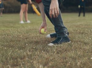 3 Teknik Dasar Permainan Rounders, Ketahui Peraturannya! 3 Teknik Dasar Permainan Rounders, Ketahui Peraturannya!