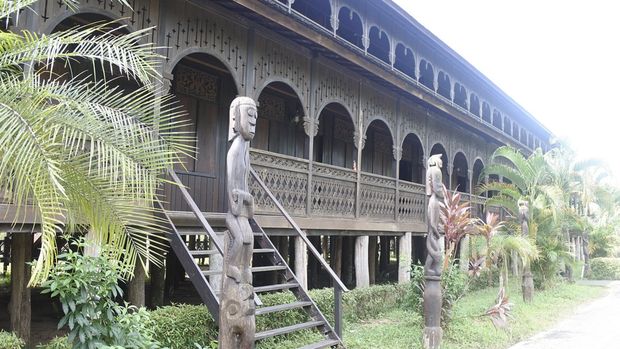 Rumah adat Lamin Kalimantan Timur