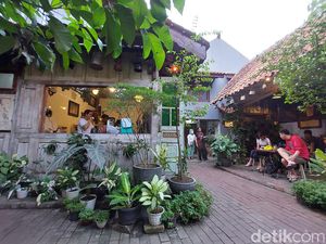 Serasa di Rumah Nenek, Kafe di Tangsel Ini Isinya Barang Antik Semua