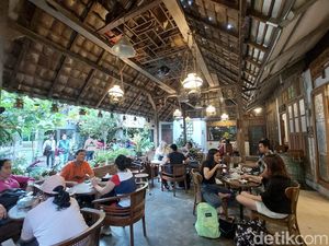 Kafe Jadul ala Yogya yang Penuh Barang Antik di Tangsel Kafe Jadul ala Yogya yang Penuh Barang Antik di Tangsel