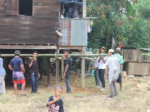Marakka Bola, Tradisi Unik Pindah Rumah Masyarakat Bugis di Sulawesi Selatan Marakka Bola, Tradisi Unik Pindah Rumah Masyarakat Bugis di Sulawesi Selatan