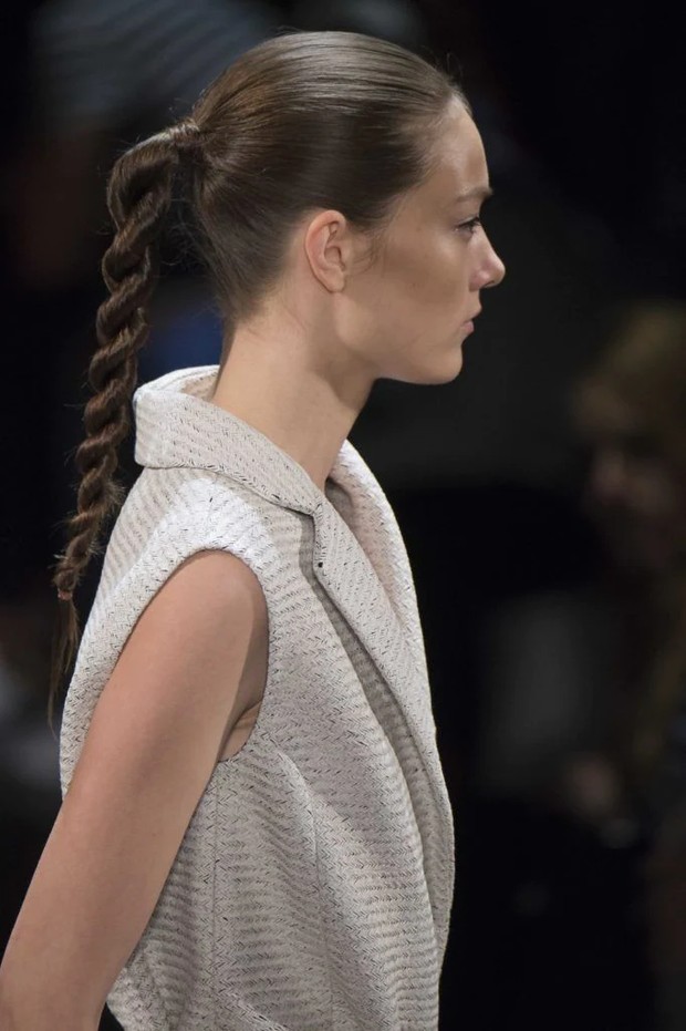 Twist rambut untuk mendapat rambut wavy dalam semalam/Foto: allthingshair.com Twist rambut untuk mendapat rambut wavy dalam semalam/Foto: allthingshair.com