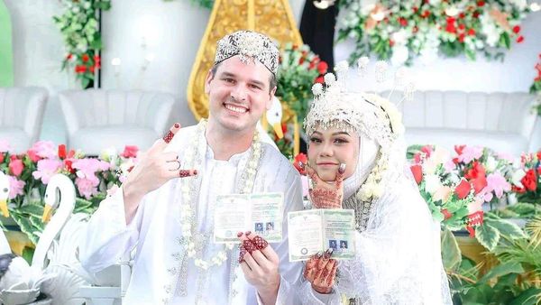 Potret Momen Bahagia Gadis Muara Enim Dinikahi Bule Kanada