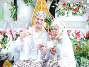 Potret Momen Bahagia Gadis Muara Enim Dinikahi Bule Kanada Potret Momen Bahagia Gadis Muara Enim Dinikahi Bule Kanada