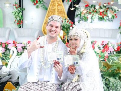 Potret Momen Bahagia Gadis Muara Enim Dinikahi Bule Kanada
