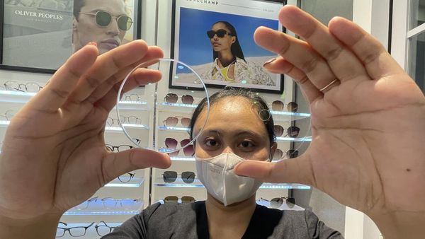 Wujud Lensa Kacamata Terapi Miopi