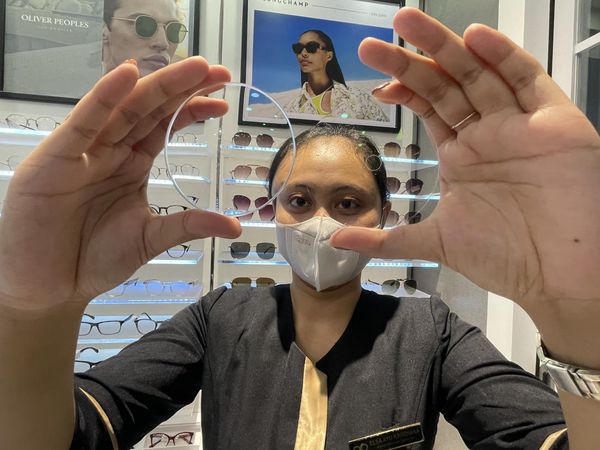 Wujud Lensa Kacamata Terapi Miopi