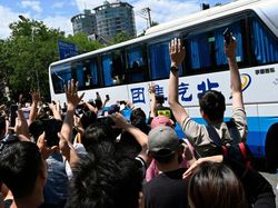 Sambutan Gila Fans Messi di China: Kepung Bandara, Kejar Bus