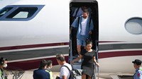 Lionel Messi bersama dengan Timnas Argentina telah mendarat di bandara Beijing menggunakan jet pribadi, Sabtu (10/6) Foto: VCG via Getty Images/VCG