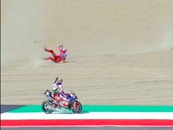 Momen Panas Alex Rins Marah ke Fabio Di Gia yang Tersungkur ke Gravel