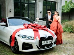 Jelang Melahirkan Anak Kedua, Angela Tee Dikasih Kado Mobil Sport