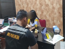 Kaus dan Kerudung Saksi Bisu Aksi Biduan Pacitan Buang Bayi