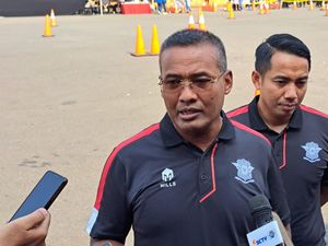 Polisi Gandeng Komunitas Ojol-Pesepeda Patroli Ranjau Paku di Jalan Gatsu Polisi Gandeng Komunitas Ojol-Pesepeda Patroli Ranjau Paku di Jalan Gatsu