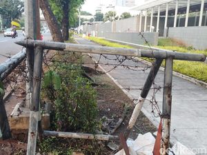 Tiada Lagi Kawat Berduri Halangi Akses Trotoar Depan Kedubes AS