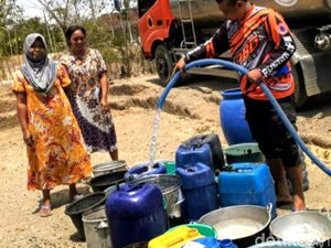 Desa di 5 Kecamatan Situbondo Kekeringan, BPBD Mulai Dropping Air Bersih