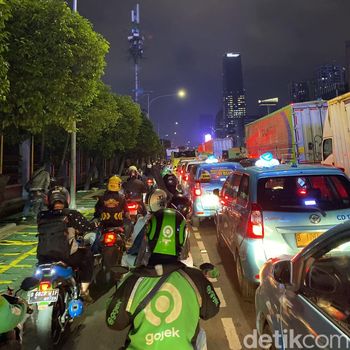 Macet di Jalan Gatot Subroto, Jaksel