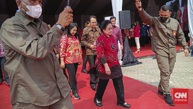Megawati memberi sambutan di acara peresmian Kapal Rumah Sakit terapung yang dibuat PDIP, Laksamana Malahayati, di Pelabuhan Tanjung Priok, Jakarta Utara, pada Sabtu (10/6).