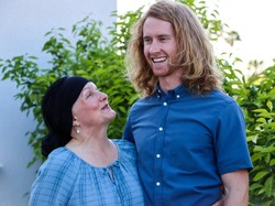 Pria Ini Tak Potong Rambut Selama 2 Tahun, Alasannya Bikin Terharu