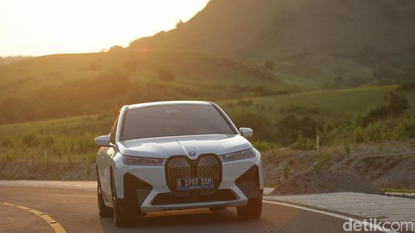 Menjelajahi Keindahan Labuan Bajo dengan BMW iX Menjelajahi Keindahan Labuan Bajo dengan BMW iX