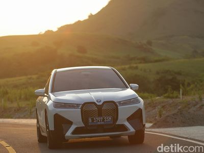 Menjelajahi Keindahan Labuan Bajo dengan BMW iX