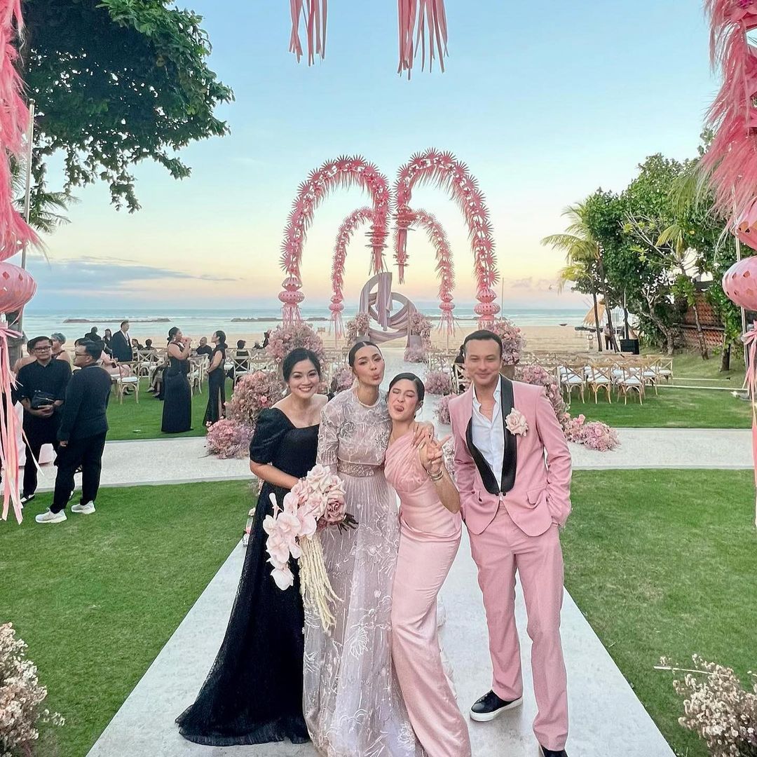 Pemain AADC di pernikahan Adinia Wirasti