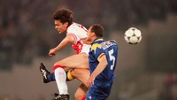 Pietro Vierchowod berusia 37 tahun dan 46 hari saat menanfi Liga Champions bersama Juventus musim 1995/96, menang atas Ajax 4-2 dalam babak adu penalti (Getty Images)