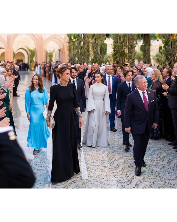 Penampilan Ratu Rania dengan Dress Warna Hitam Penampilan Ratu Rania dengan Dress Warna Hitam