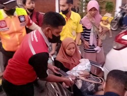Seorang Penumpang Melahirkan di Komuter Dhoho, Ibu dan Bayi Selamat