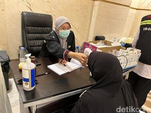 Ada Ratusan Jemaah Mengeluh Sakit, Pos Kesehatan Satelit Selalu Ramai Ada Ratusan Jemaah Mengeluh Sakit, Pos Kesehatan Satelit Selalu Ramai