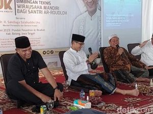 Kunjungi Ponpes Batang, Sandiaga Didoakan Dampingi Ganjar di Pilpres 2024 Kunjungi Ponpes Batang, Sandiaga Didoakan Dampingi Ganjar di Pilpres 2024
