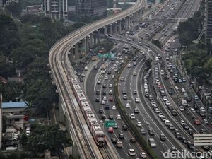 Menhub Targetkan 140 Ribu Orang Beralih Naik LRT demi Kurangi Macet Menhub Targetkan 140 Ribu Orang Beralih Naik LRT demi Kurangi Macet