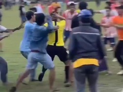 Rusuh Laga Tarkam di Mojokerto, Hakim Garis Sampai Dikeroyok Suporter