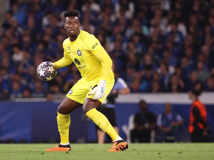 ISTANBUL, TURKEY - JUNE 10: Inter Milan goalkeeper Andre Onana during the UEFA Champions League 2022/23 final match between FC Internazionale and Manchester City FC at Atatuerk Olympic Stadium on June 10, 2023 in Istanbul, Turkey. (Photo by Jean Catuffe/Getty Images)