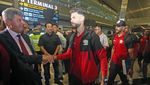 Antusias Pendukung Sambut Timnas Palestina di Bandara Soetta