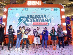 BNI Serahkan Hadiah Hyundai Creta-Land Rover Defender ke Nasabah Setia