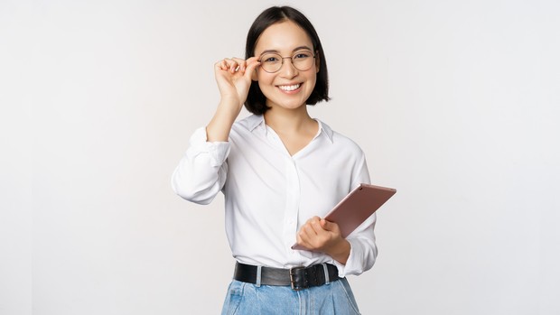 Ilustrasi seorang perempuan yang berambisi.