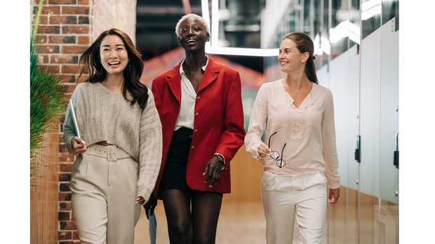 Ilustrasi sekumpulan perempuan karier.