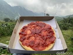 Nikmatnya Kulineran Pancake Strawberry Khas Berastagi, Selai Olahan Buah Asli