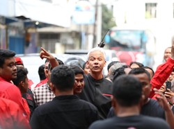 Momen Ganjar Semobil dengan Bobby Menantu Jokowi di Medan