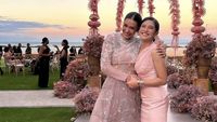 Anggunnya Dian Sastrowardoyo Jadi Bridesmaid Adinia Wirasti, Bak Dewi Yunani